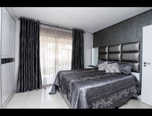 4 BEDROOM TOWNHOUSE FOR SALE IN IZINGA